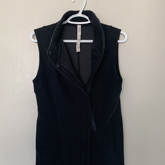 Lululemon, black, longline, sleeveless vest - Picture 4 of 7